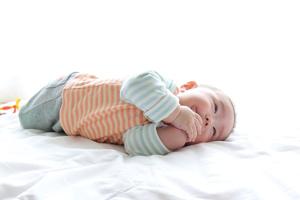 助産師監修 生後5ヶ月の赤ちゃん 体重 授乳間隔 離乳食について Amoma