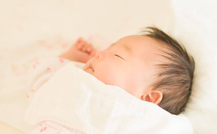 助産師監修 生後1 2 3ヶ月の新生児の母乳量 授乳間隔 授乳回数は