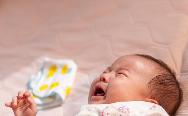 助産師監修 添い乳の方法は 添い乳での寝かしつけは癖になる Amoma